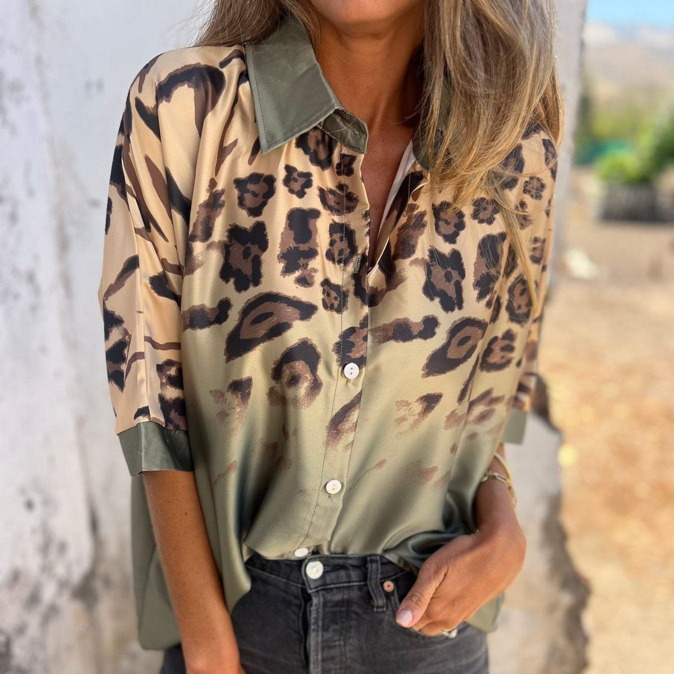 Camicia Satinata | Stampa Animalier | Elegante e Trendy